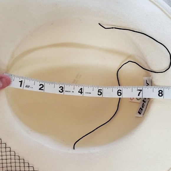 VINTAGE | Plaza Suite for BETMAR | Ladies Cream White Fishnet Veil Bow Wool Hat - Picture 7 of 10